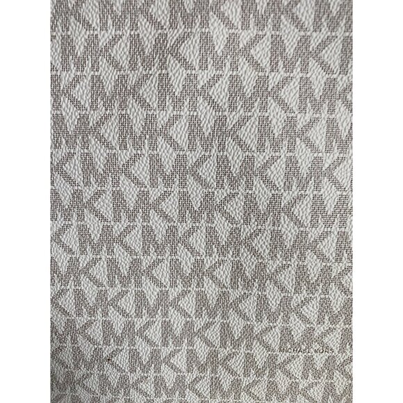 Michael Kors Aspen XL Wristlet MK Vanilla Ski Patch Zip Clutch NWT - Picture 15 of 15